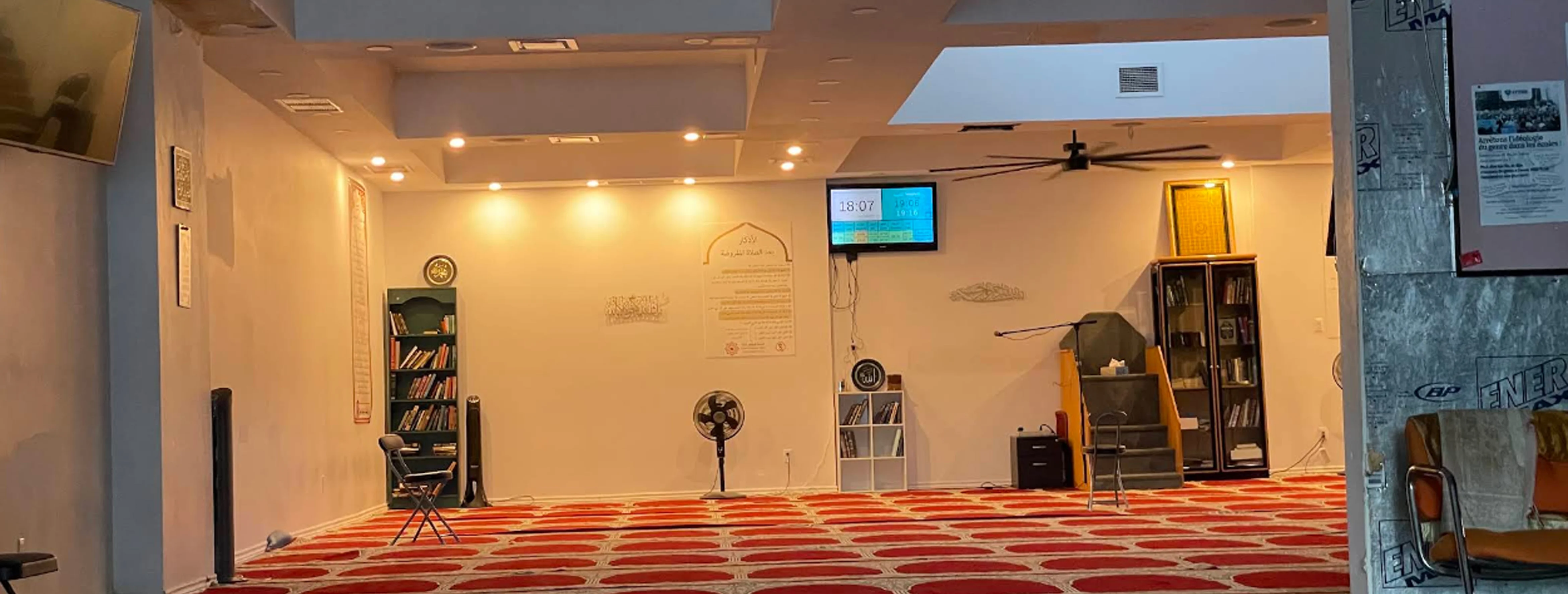 Exterior view of Centre Islamique Aisha Montréal building